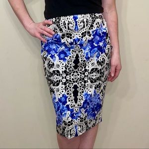 Like new - Size 6 Elie Tahari pencil skirt. Fitted silhouette and zip closure.